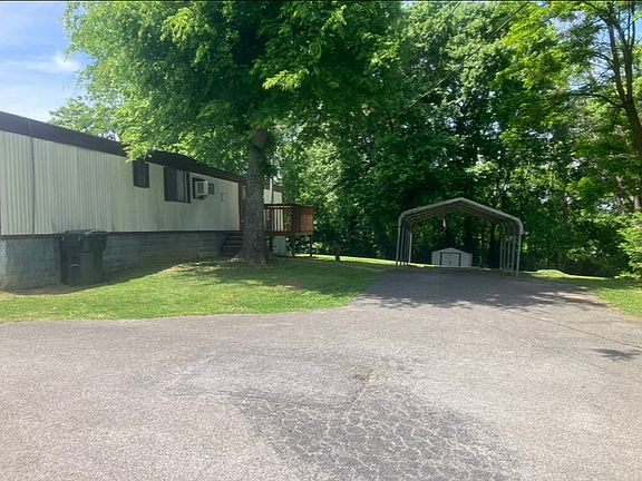 2nd image of 817 Burden Hill Rd #2