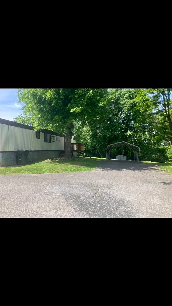 Building Photo - 817 Burden Hill Rd #2