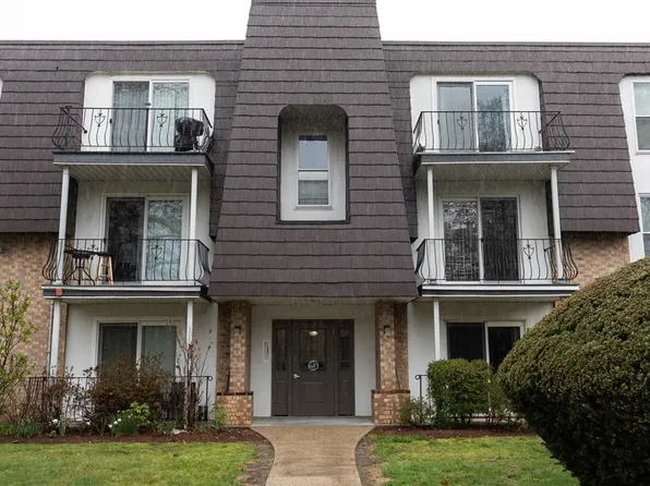 25 Shadowbrook Ln APT 19, Milford, MA 01757