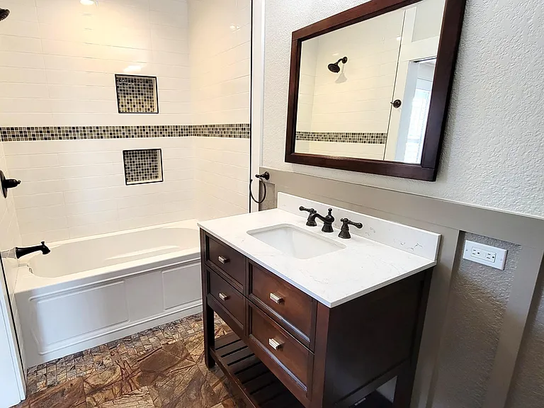 Apartment Tub/Shower/Vanity, Tile Floor