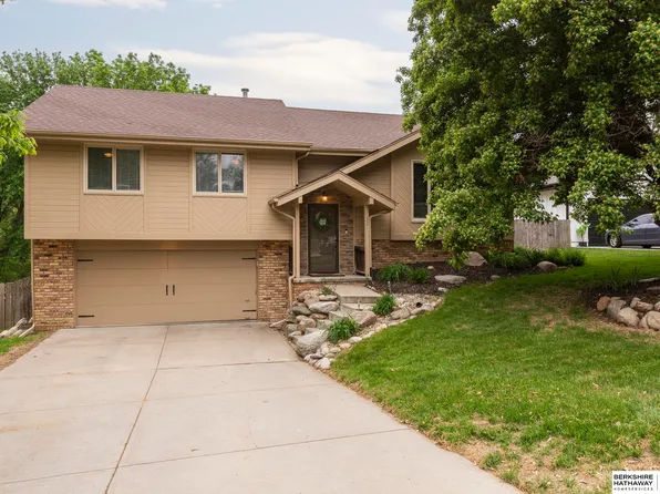 321 N 153rd Cir, Omaha, NE 68154
