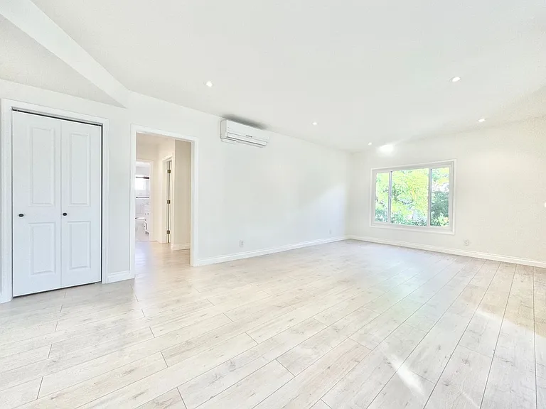 333 N. Oakhurst Dr. — Photo 9