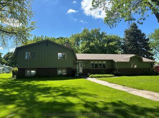 2416 Riverside Dr, Grand Island, NE 68801