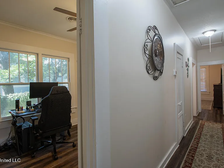 258 Querens Ave — Photo 11