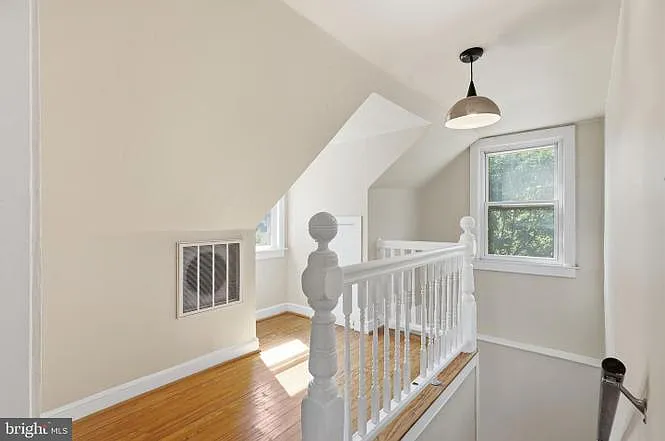 Hillside Ct — Photo 7
