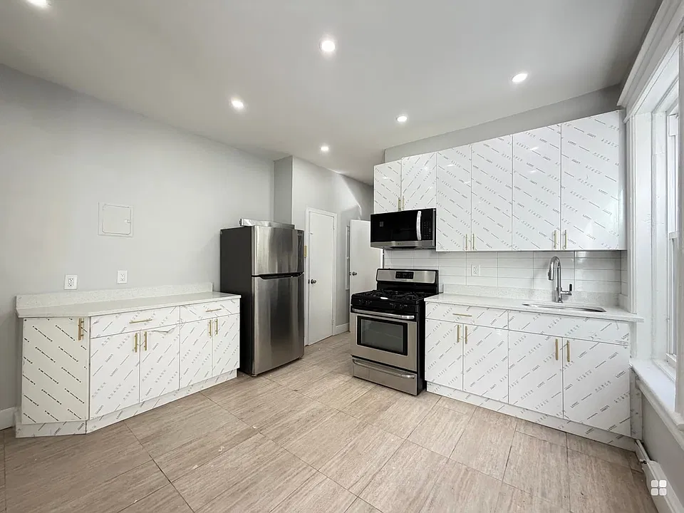 642 Avenue C #8