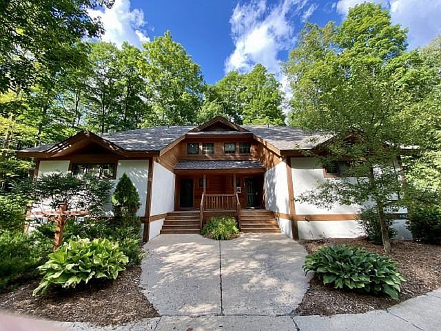 1st image of 2562 Village Dr
