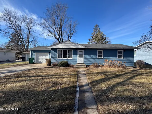 1321 Harmony Ln, Watertown, SD 57201