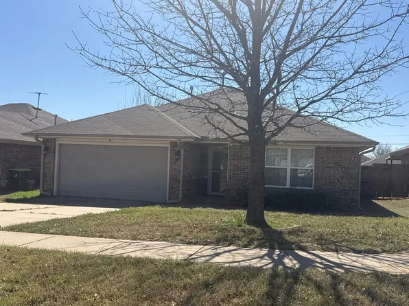 824 Crown Heights Ln, Purcell, OK 73080
