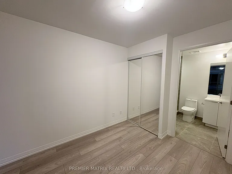 400 King St W #720 — Photo 18