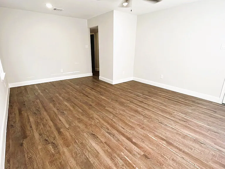 711 S Houston Ave — Photo 14