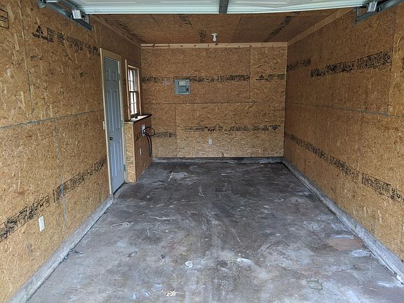 Garage and washer/dryer hook up.