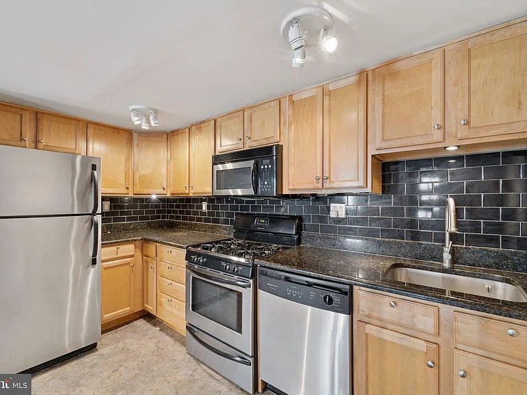 1029 Spruce St #304 — Photo 12