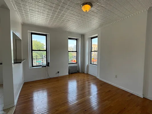 Rented by Bond New York | media 8