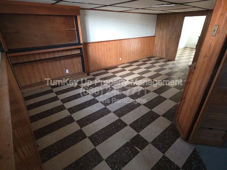 305 S Lafayette St — Photo 10