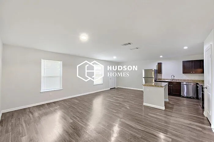 5910 Mayle St — Photo 3
