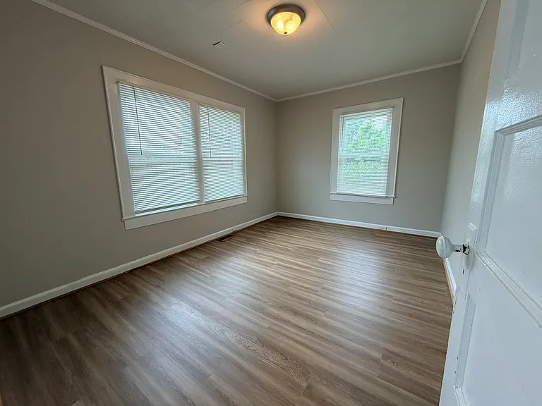 502 S Main St — Photo 6