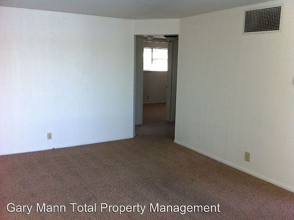 3rd image of 1049 W Lakeside Dr