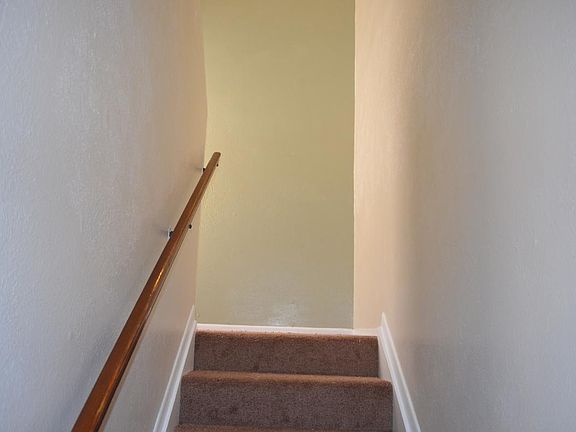 5th image of 3709 Wellesley Dr NE APT D