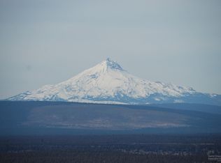 904 Highland View Loop, Redmond, OR 97756