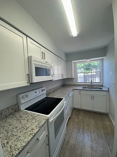 2200 S Palmetto Ave Photo 1