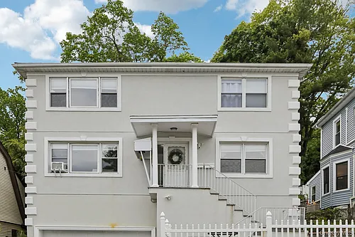 583 Bellevue Ave N #1 Photo 1
