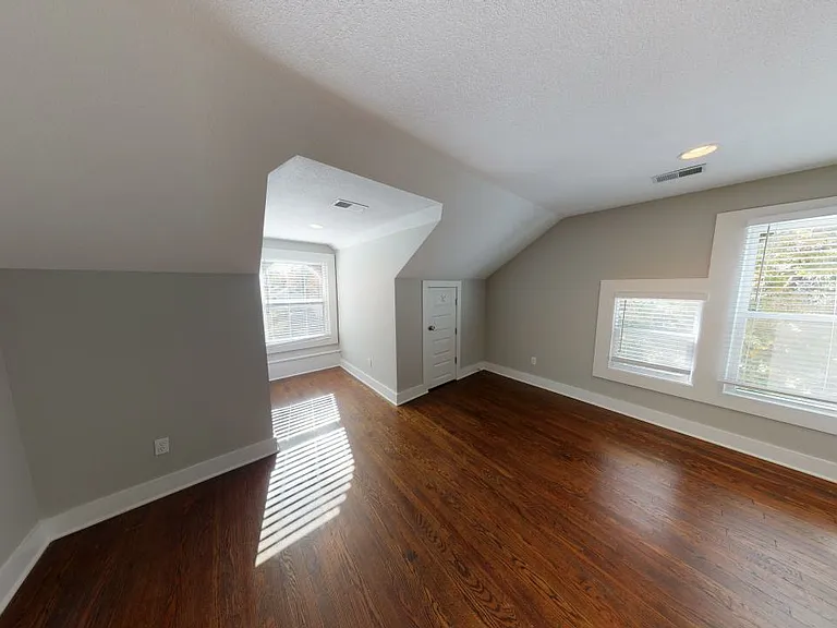 3726 Washington | Charming Updated Apartment — Photo 32