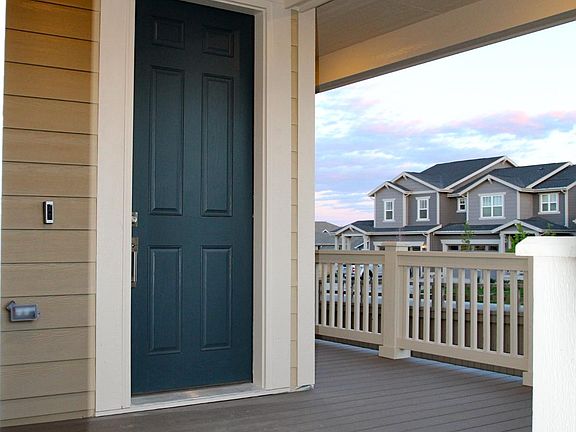 Large front porch that welcomes you