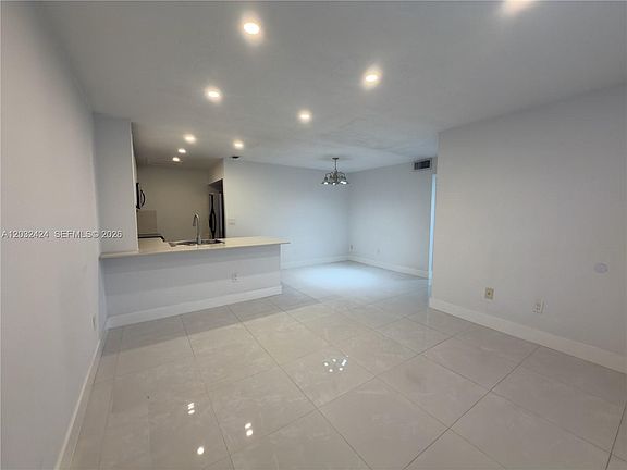 5th image of 2500 W 67th Pl APT 21-26