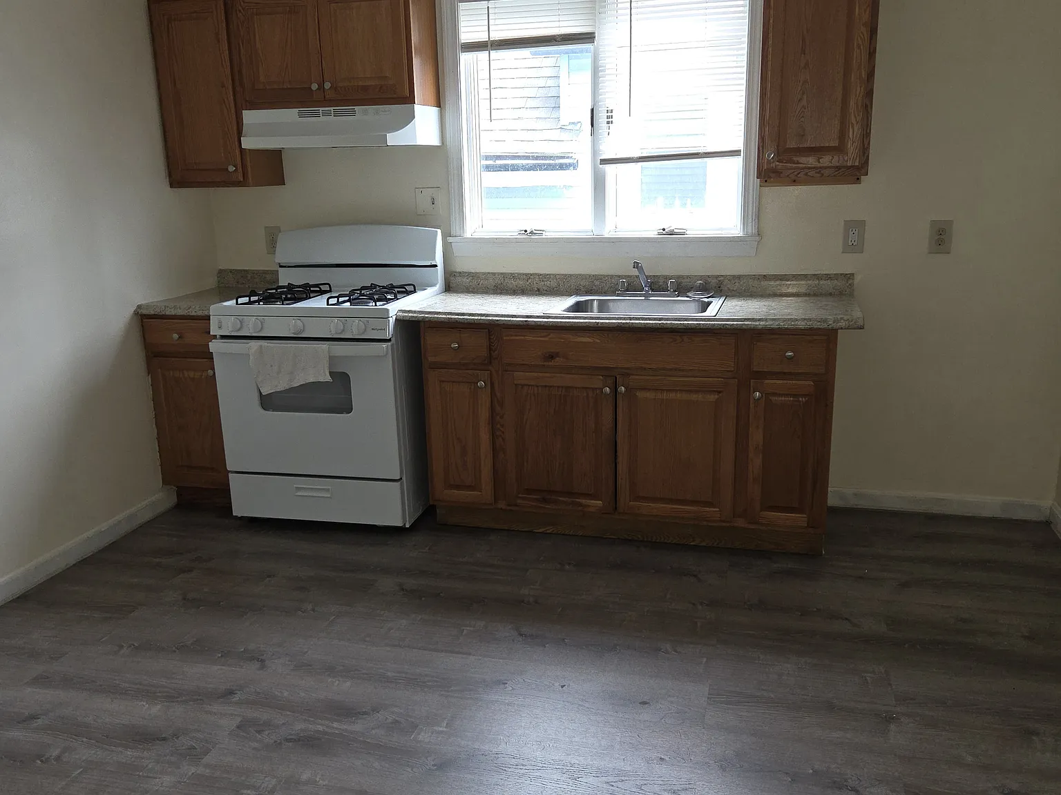 3 bed, 1000 sqft, $2,700 — Photo 4