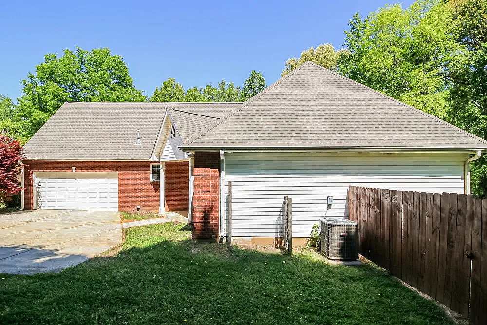 3 bed, 2.0 bath, 1359 sqft, $2,550 — Photo 1
