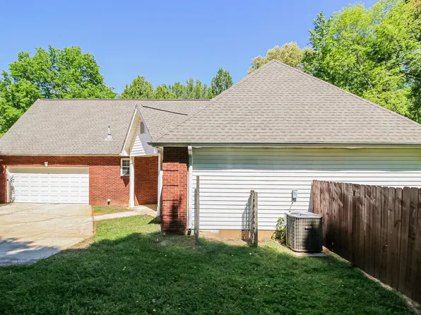 388 Jasmine Dr, Locust Grove, GA 30248
