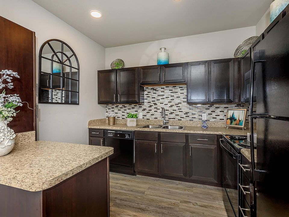 STUNNING MODERN KITCHEN