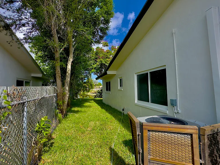 6811 NW 32nd Ave — Photo 5
