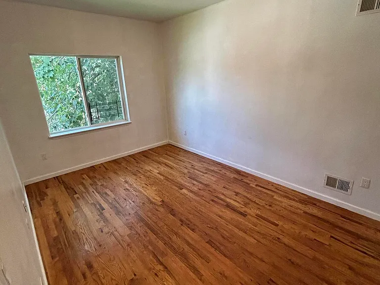 25 Stanley Ave #2 — Photo 6