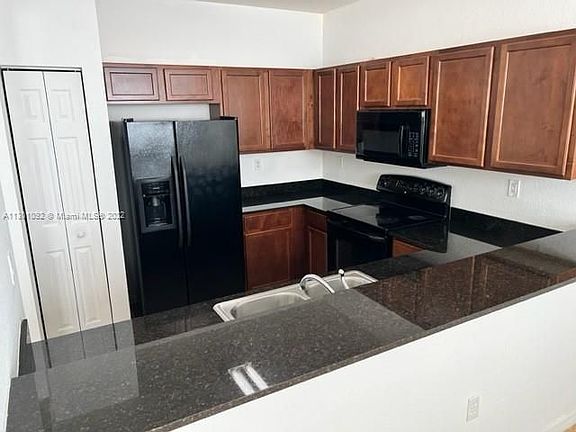 4th image of 10800 NW 88th Ter Unit 212