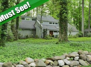 15 Greenwoods Rd, Old Tappan, NJ 07675