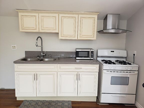4th image of 15847 Leadwell St