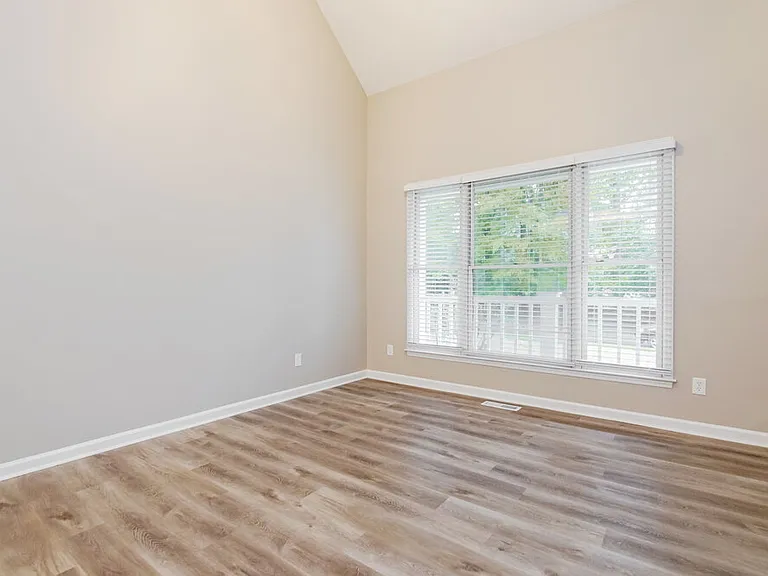 919 Beddingfield Dr — Photo 10
