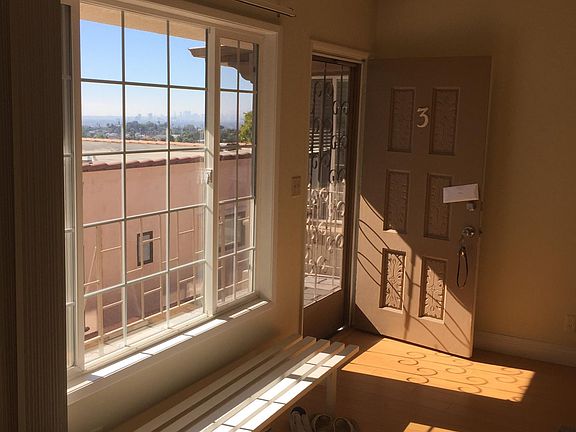 4th image of 1825 Park Dr APT 3