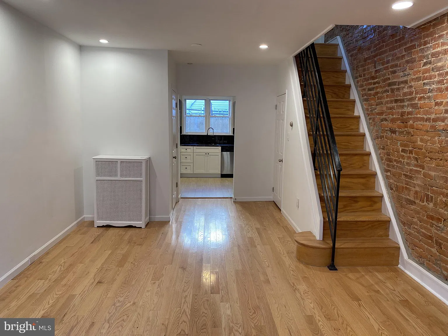 2 bed, 1.5 bath, 840 sqft, $1,975 — Photo 3