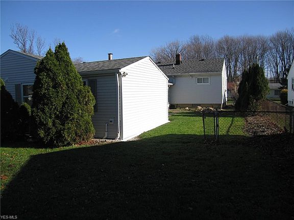 5th image of 382 White Oak Dr