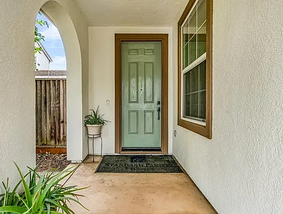 3 bed, 1841 sqft, $3,500 — Photo 2