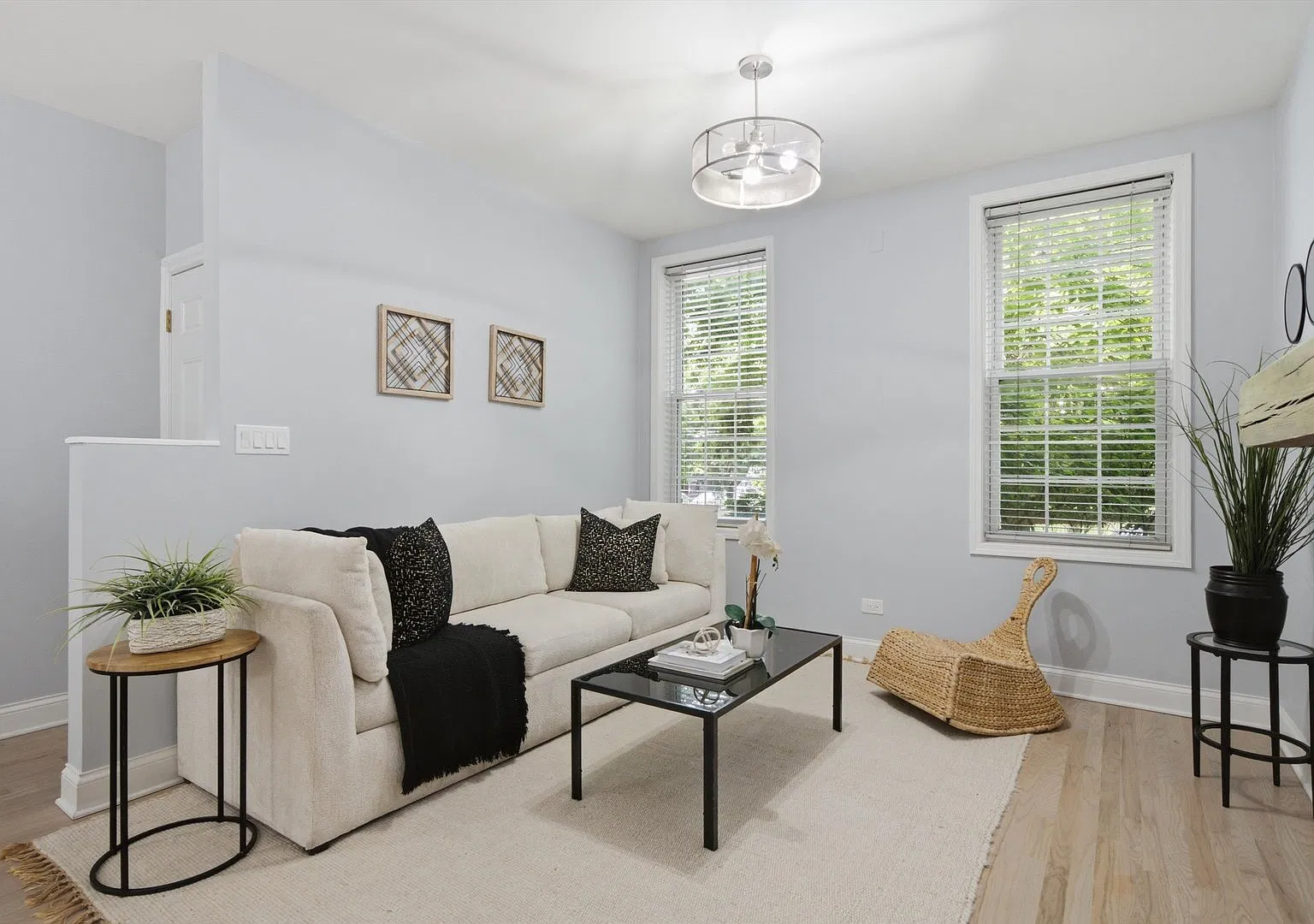 4 bed, 2400 sqft, $5,000 — Photo 4
