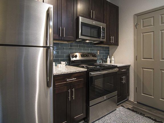 5th image of 2028 Oak Park Cir NE