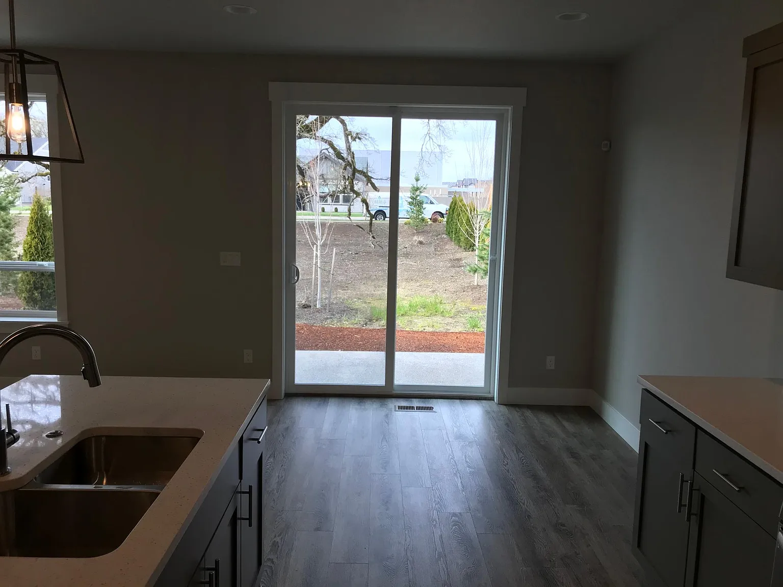 5 bed, 2670 sqft, $3,695 — Photo 4