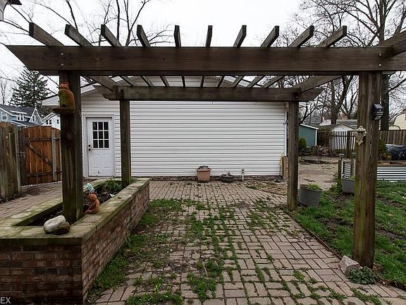 3rd image of 2865 Northland St