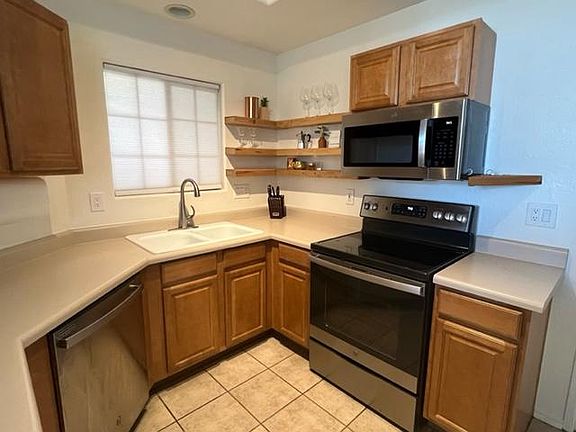 Kitchen - brand new appliances