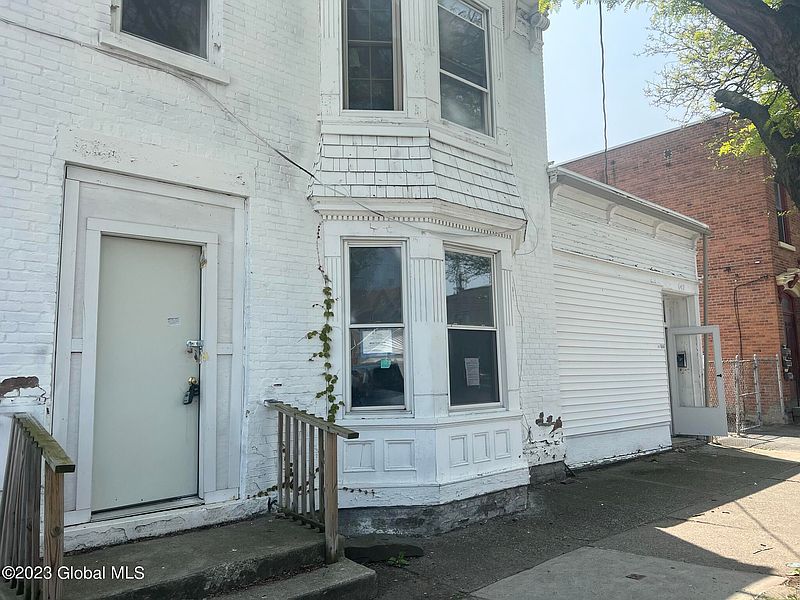 3rd image of 642-644 3rd Avenue