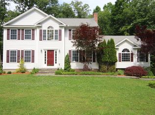 15 Sarah Dr, Oxford, CT 06478